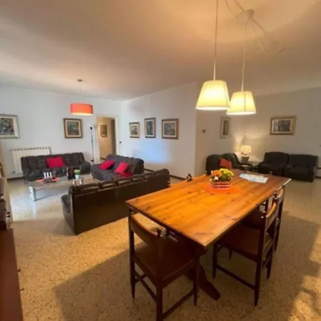 Elegant In A Quiet Area With Garden Vila